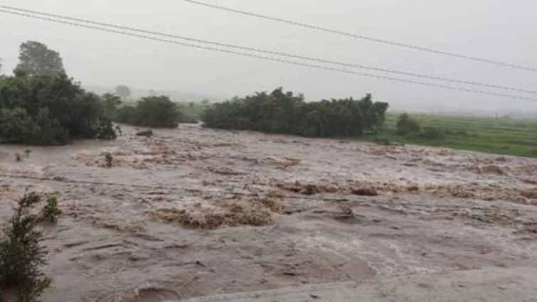 Himachal Pradesh Flood caused by rain wreaks havoc one dead 10 missing हिमाचल प्रदेश: भारी बारिश के चलते आई बाढ़ ने मचाई तबाही, एक की मौत, 10 लापता