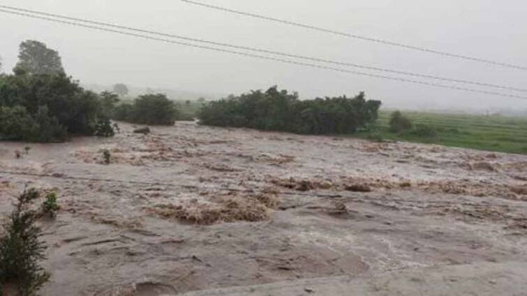 हिमाचल प्रदेश: भारी बारिश के चलते आई बाढ़ ने मचाई तबाही, एक की मौत, 10 लापता