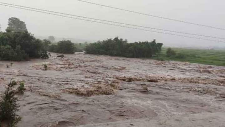 Heavy rain lashes Telangana districts, waterlogged in hundreds of villages Telangana:తెలంగాణ వ్యాప్తంగా కుంభృష్టి...జిల్లాలను ముంచెత్తిన వానలు