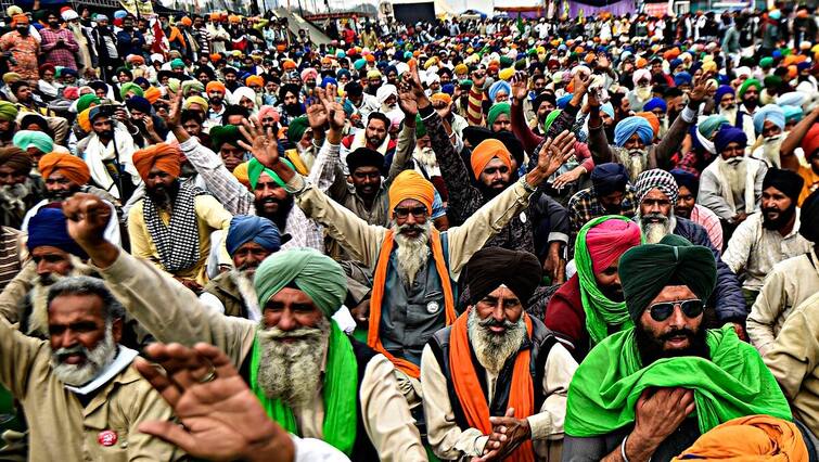 On the 315th day of the dharna, the farmers made a clear call for a sanyukt kisan morcha to surround only the BJP leaders. ਧਰਨੇ ਦੇ 315ਵੇਂ ਦਿਨ ਕਿਸਾਨਾਂ ਨੇ ਕੀਤਾ ਸਪਸ਼ਟ, ਸੰਯੁਕਤ ਮੋਰਚਾ ਦਾ ਸੱਦਾ ਸਿਰਫ ਬੀਜੇਪੀ ਲੀਡਰਾਂ ਨੂੰ ਘੇਰਨ ਦਾ 