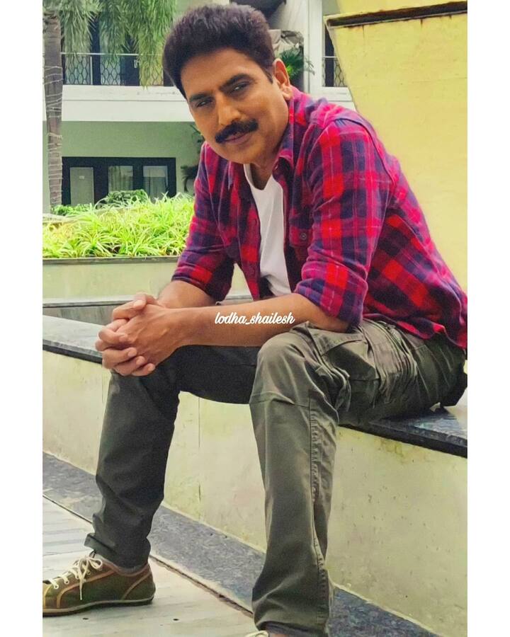 शैलेश लोढ़ा शैलेश लोढ़ा ने अपना टेलीविजन डेब्यू 2007 में ‘कॉमेडी सर्कस’ में बतौर कंटेस्टेंट किया था.