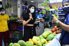 IN PICS: পরনে ব্ল্যাক অউটফিট, বান্দ্রায় পাপারাৎজির ক্যামেরার মুখোমুখি রিয়া