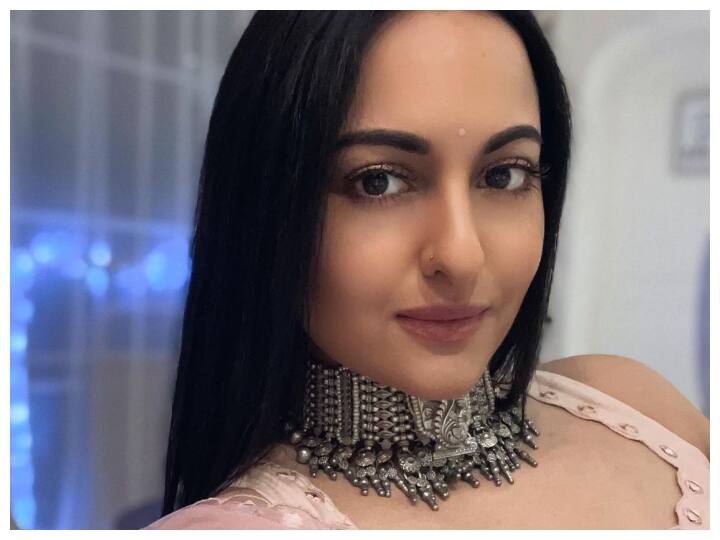 Sonakshi Sinha का स्टाइल देखकर, झूम उठेगा आपका दिल, हर अदा में दिखता है कमाल का अंदाज Seeing Sonakshi Sinha style your heart will be blown away amazing style is seen in every style Sonakshi Sinha का स्टाइल देखकर, झूम उठेगा आपका दिल, हर अदा में दिखता है कमाल का अंदाज