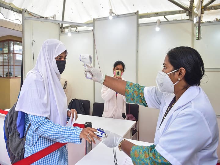 india coronavirus cases 24 july 2021 today covid news update cases deaths second wave Coronavirus Cases : सलग दुसऱ्या दिवशी देशात 40 हजारांहून अधिक रुग्णांची नोंद, 546 रुग्णांचा मृत्यू