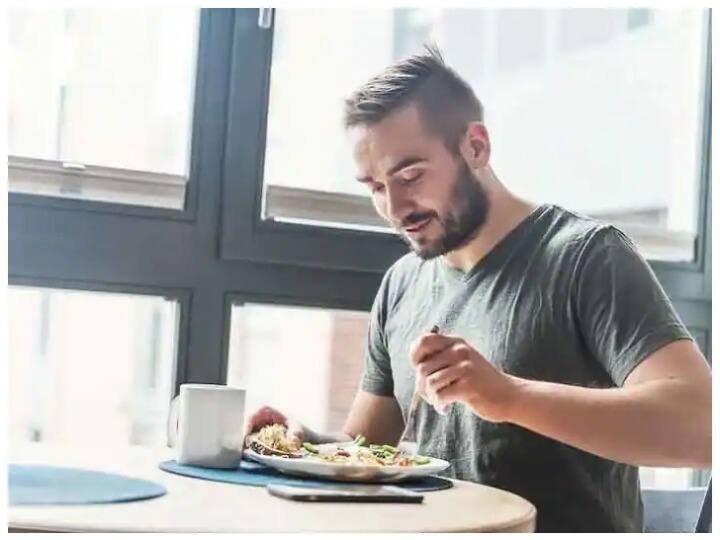 Mindful Eating Tips: जानिए क्या है माइंडफुल खाना, कैसे इसे अपनी आदत में कर सकते हैं शामिल