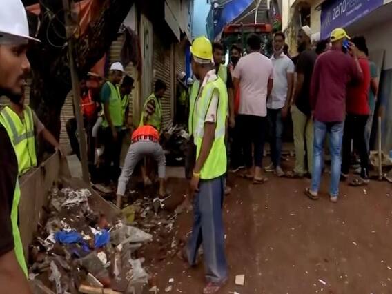 Govandi Building collapse: मुंबईतील गोवंडी भागात इमारत कोसळली, चौघांचा मृत्यू, दहा जण जखमी Govandi Building collapse: मुंबईतील गोवंडी भागात इमारत कोसळली, चौघांचा मृत्यू, दहा जण जखमी