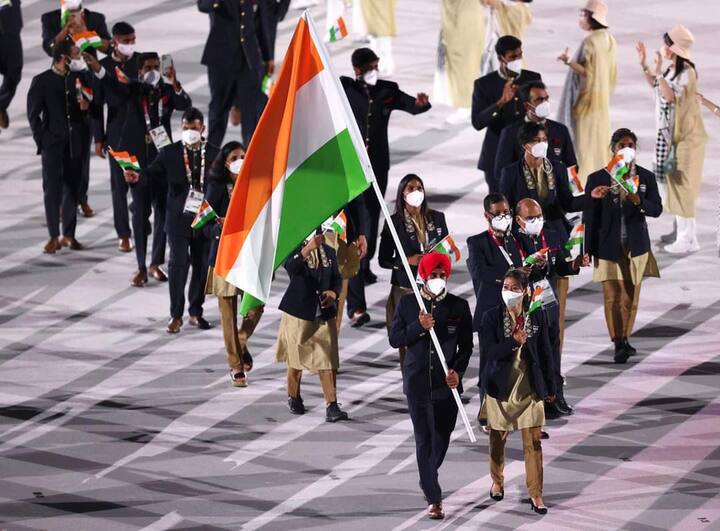 మార్చ్ఫాస్ట్ లో పాల్గొన్న భారత అథ్లెట్ల జట్లు