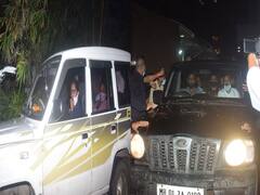 Raj Kundra Case: घर पर पूछताछ के बाद Raj Kundra को लेकर वापस निकलीं क्राइम ब्रांच की टीम, Shilpa Shetty को सामने बैठाकर की पूछताछ