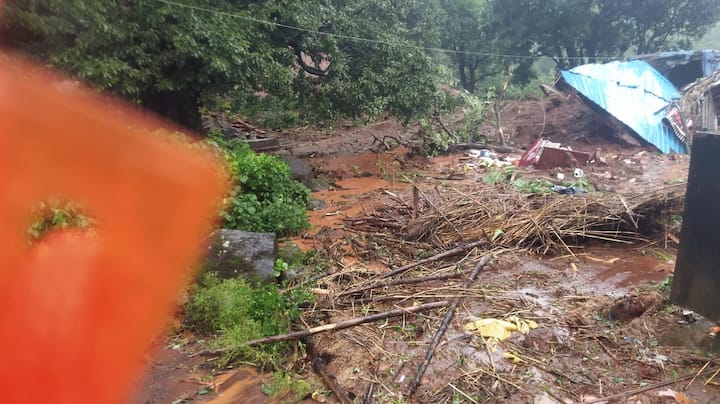 यात सर्वात मोठी दुर्घटना ही तळई गावात घडली असून या घटनेने हाहाकार माजला आहे.