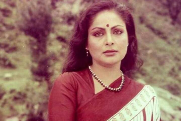 राखी गुलजार बहुत कम उम्र में राखी की शादी डायरेक्टर अजॉय बिस्वास के साथ हो चुकी थी, लेकिन उनकी शादी एक साल भी नहीं चली, राखी ने साल 1970 में आई फिल्म ‘जीवन-मृत्यु’ से डेब्यू किया.