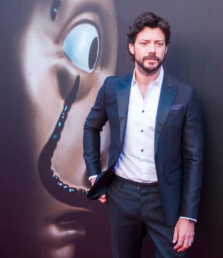 Alvaro added, “But at that time I was thinking: if I die in three months, can I do it in peace? Have I respected the people around me and who love me? Have I been faithful to my principles?” (Image courtesy - @alvaromorte/Instagram)