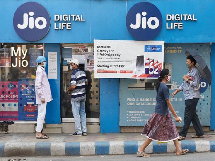 RIL Q1 Net Falls 7.2% To Rs 12,273 Crore, Jio's Profits Grows 45% To Rs 3,651 Cr RIL Q1 Net Falls 7.2% To Rs 12,273 Crore, Jio's Profits Grows 45% To Rs 3,651 Cr