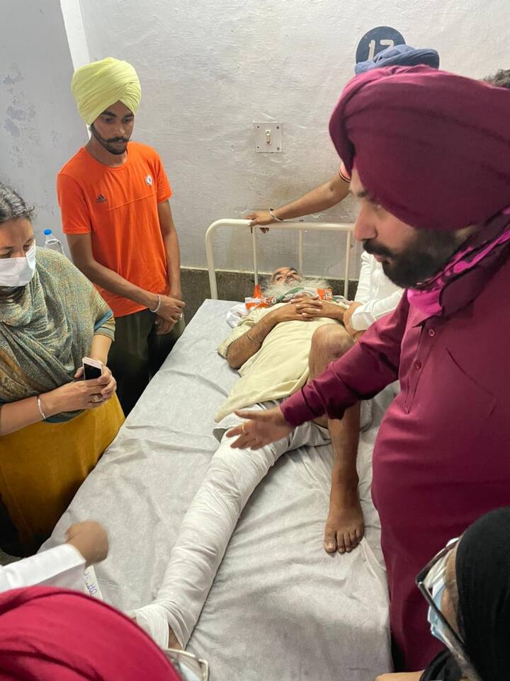 ਨਵਜੋਤ ਸਿੰਘ ਸਿੱਧੂ ਦੇ ਤਾਜਪੋਸ਼ੀ ‘ਚ ਜਾ ਰਹੇ ਕਾਂਗਰਸੀ ਵਰਕਰਾਂ ਦੀ ਗੱਡੀ ਦਾ ਮੋਗੇ ਨਜ਼ਦੀਕ ਹੋਇਆ ਸੀ ਰੋਡ ਐਕਸੀਡੈਂਟ, ਜ਼ਖ਼ਮੀ ਕਾਂਗਰਸੀ ਵਰਕਰ ਨੂੰ ਲੁਧਿਆਣਾ ਦੇ ਡੀਐਮਸੀ ਵਿੱਚ ਇਲਾਜ ਲਈ ਕਰਾਇਆ ਗਿਆ ਸੀ ਭਰਤੀ।