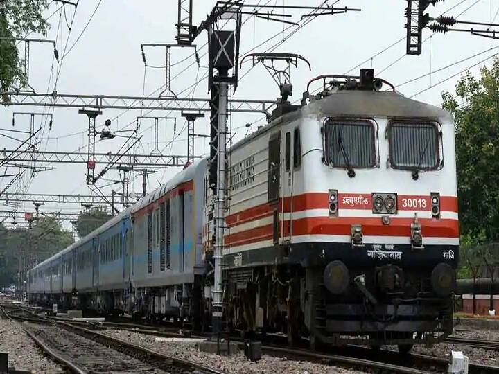 8 trains canceled between July 23 and 27 due to rain in South India, two changed their route ann दक्षिण भारत की बारिश के चलते 23 से 27 जुलाई के बीच निरस्त हुईं 8 ट्रेनें, दो के मार्ग में परिवर्तन 
