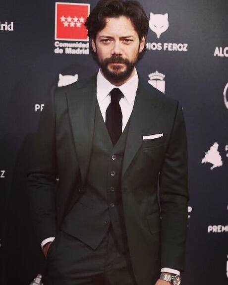 Alvaro Morte aka The Profesor is a cancer survivor. The actor was diagnosed with a malignant tumor on his left thigh at the age of 33 back in 2011. Reportedly, the actor was told that he might die within 90 days. He underwent treatment for the same. (Image courtesy - @alvaromorte/Instagram)