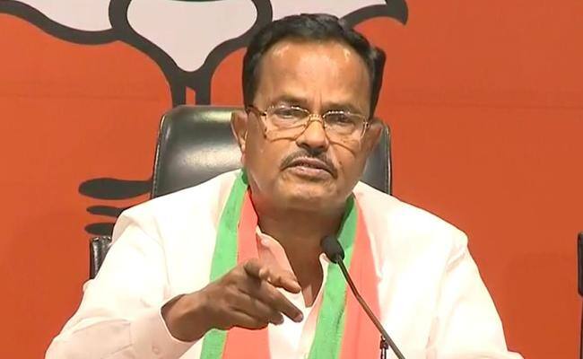 senior leader motkupalli resigned to bjp in telangana motkupalli bjp: మోత్కుపల్లి కమలాన్ని వదిలేసి గులాబీ అందుకోనున్నారా?