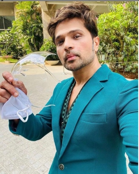 ২০১২-তে রিলিজ হওয়া 'হুক্কা বার' গানটি সবথেকে বেশিবার ডাউনলোড করা হয়েছে।