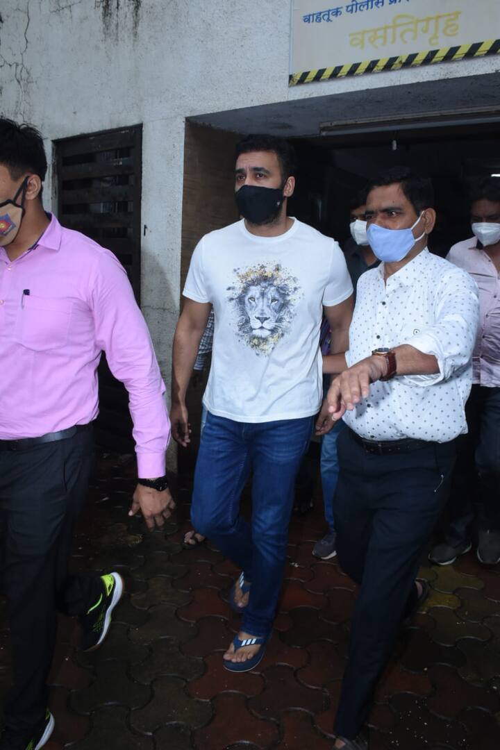 Kundra was wearing a white T-shirt and blue denim, he was also wearing black face mask owing to the covid situation[pic credit: Manav Manglani]