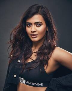 Hebah Patel Photos: వామ్మో.. మరీ ఇంత హాటా..?