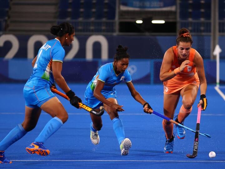 Tokyo Olympics:Indian Women's hockey team starts their Tokyo Hockey campaign with loss against World Number one Netherlands Tokyo Olympics: டோக்கியோ மகளிர் ஹாக்கி: நெதர்லாந்து அணியிடம் இந்திய அணி தோல்வி