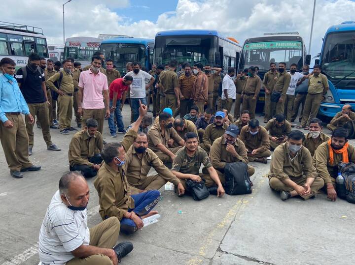 ਸ਼ਿਮਲਾ ਆਰਐਮ ਕਰਮਚਾਰੀਆਂ ਦੇ ਹੱਕ ਵਿਚ ਸੀ ਅਤੇ ਉਨ੍ਹਾਂ ਦੇ ਅਧਿਕਾਰਾਂ ਦੀ ਗੱਲ ਕਰਦੇ ਸੀ। ਇਸ ਲਈ ਉਨ੍ਹਾਂ ਨੂੰ ਬਦਲ ਦਿੱਤਾ ਗਿਆ ਹੈ।