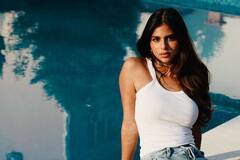 PICS: Gauri Khan Turns Photographer For Daughter Suhana, SRK Drops Cute Comment