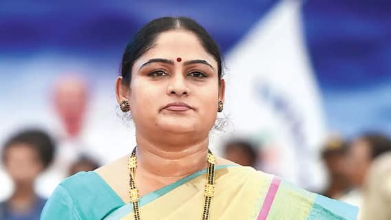 Karnam Malleswari praises Chanu, says her win to boost weight-lifting culture in India