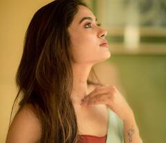 Teju Ashwini : ’காத்தோட தூத்தலப்போல போறாளே!’ - தேஜூ அஸ்வினி க்ளிக்ஸ்