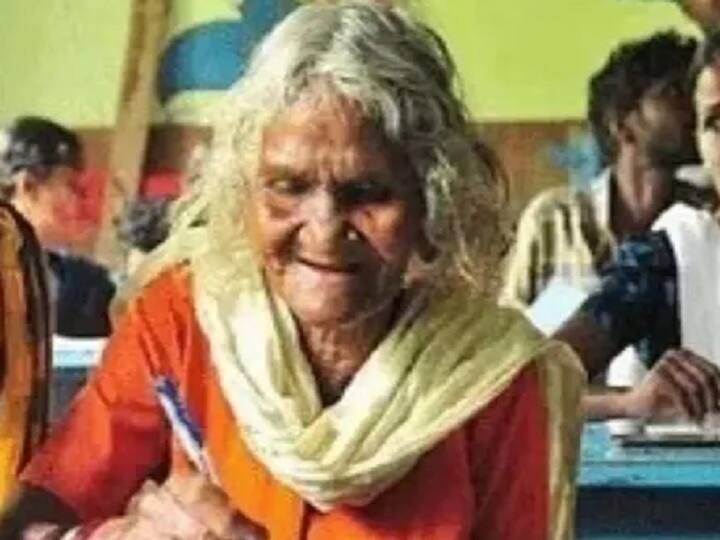 केरल: 105 साल की उम्र में साक्षरता परीक्षा उत्तीर्ण करने वाली भगीरथी अम्मा का निधन