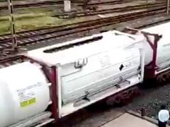 भारतीय रेलवे ने बांग्लादेश भेजा 200 टन लिक्विड मेडिकल ऑक्सीजन, पहली बार देश के बाहर भेजा गया जीवन रक्षक गैस