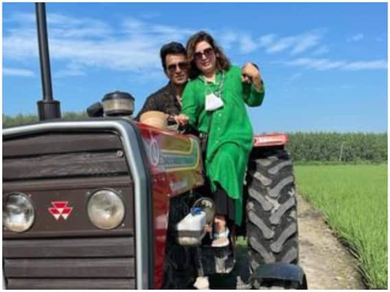 Farah Khan ने दिखाई Sonu Sood के गाने की झलक, कहा - तुम्हारे साथ काम करना मजेदार होता है Farah Khan ने दिखाई Sonu Sood के गाने की झलक, कहा - तुम्हारे साथ काम करना मजेदार होता है