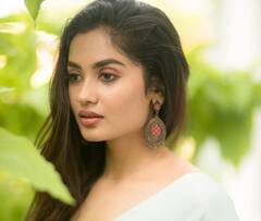 Teju Ashwini : ’காத்தோட தூத்தலப்போல போறாளே!’ - தேஜூ அஸ்வினி க்ளிக்ஸ்