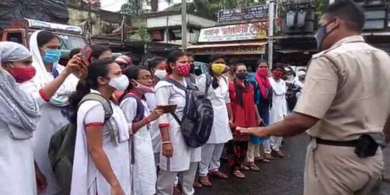 HS Exam Results 2021: উচ্চ মাধ্যমিকে পাশের দাবিতে পড়ুয়াদের বিক্ষোভ, বৈঠকে বসল সংসদ