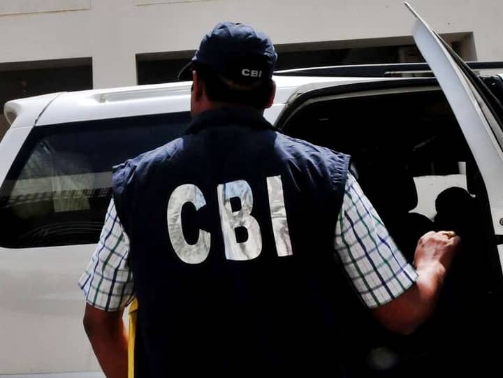 J&K: CBI Conducts Searches At 40 Locations, Raids Senior IAS Officer's Home In Gun License Scam Case J&K: CBI Conducts Searches At 40 Locations, Raids Senior IAS Officer's Home In Gun License Scam Case
