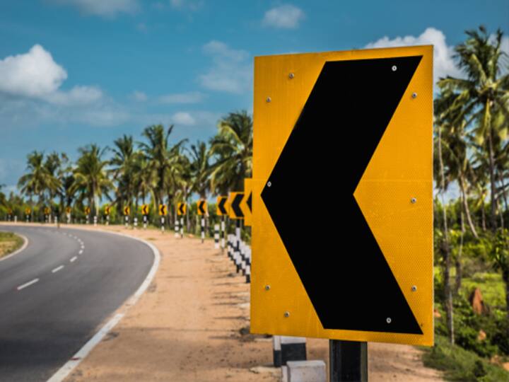 Tamil Nadu Road Safety Rs 876 crore loss to the government fitting road safety devices ஒரே நிறுவனத்தில் பர்சஸ்... 5 ஆண்டுகளாக சாலை பாதுகாப்பு சாதனம் வாங்கியதில் அரசுக்கு ரூ.876 கோடி இழப்பு..!