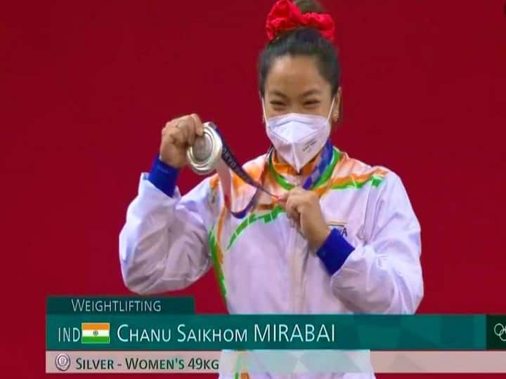 Mirabai Chanu Win Medal Twitter Reaction: Tokyo Olympics 2020 Mirabai Chanu Silver Medal Twitter Reaction Accolades Pour-In As Weightlifter Takes Historic Medal Tokyo Olympics: Twitterati Reacts To Mirabai's Heroics; Accolades Pour-In As Weightlifter Bags Historic Medal
