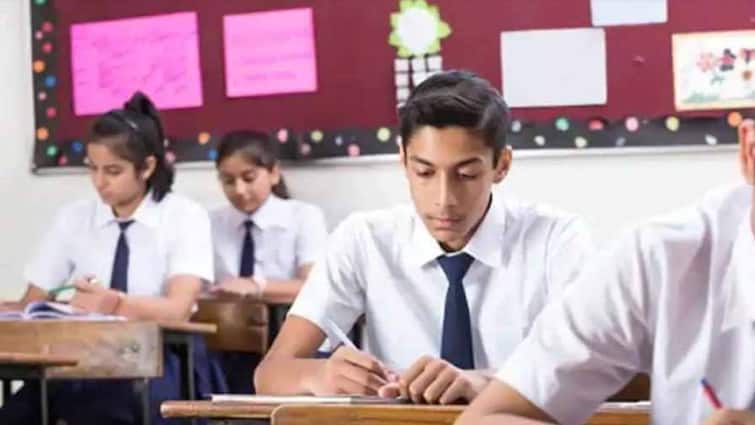 CBSE 12th class result released, know how many lakh students registered this year CBSE 12th क्लास का रिजल्ट जारी, जानिए- इस साल कितने लाख छात्र-छात्राओं ने कराया था रजिस्ट्रेशन