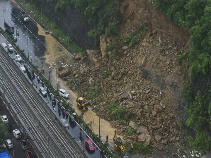 தொடரச்சியான கனமழை மற்றும் வெள்ளம் காரணமாக மகாராஷ்டிராவில் இதுவரை 76 பேர் உயிரிழந்துள்ளதனர். காணாமல் போன 59 பேரை தேடும் பணிகள் தீவிரமடைந்துள்ளது.