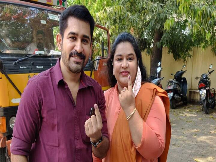 தனது மனைவி பாத்திமாவுடன் விஜய் ஆண்டனி