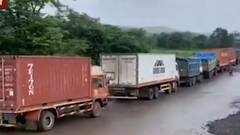 Konkan Flood : Mumbai-Goa महामार्गावर वाहनांच्या लांबच लांब रांगा, अन्न पाण्याविना वाहनचालकांचे हाल