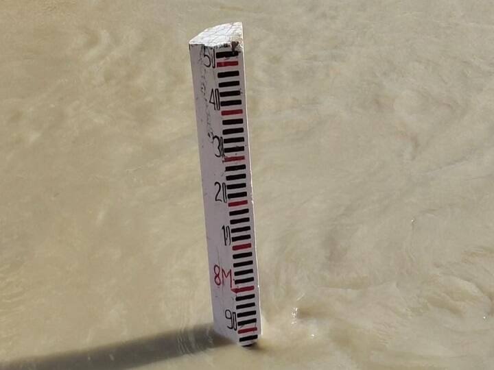 खतरे के निशान से 9 सेंटीमीटर ऊपर बह रही है सरयू नदी, निचले इलाकों में घुसा बाढ़ का पानी 