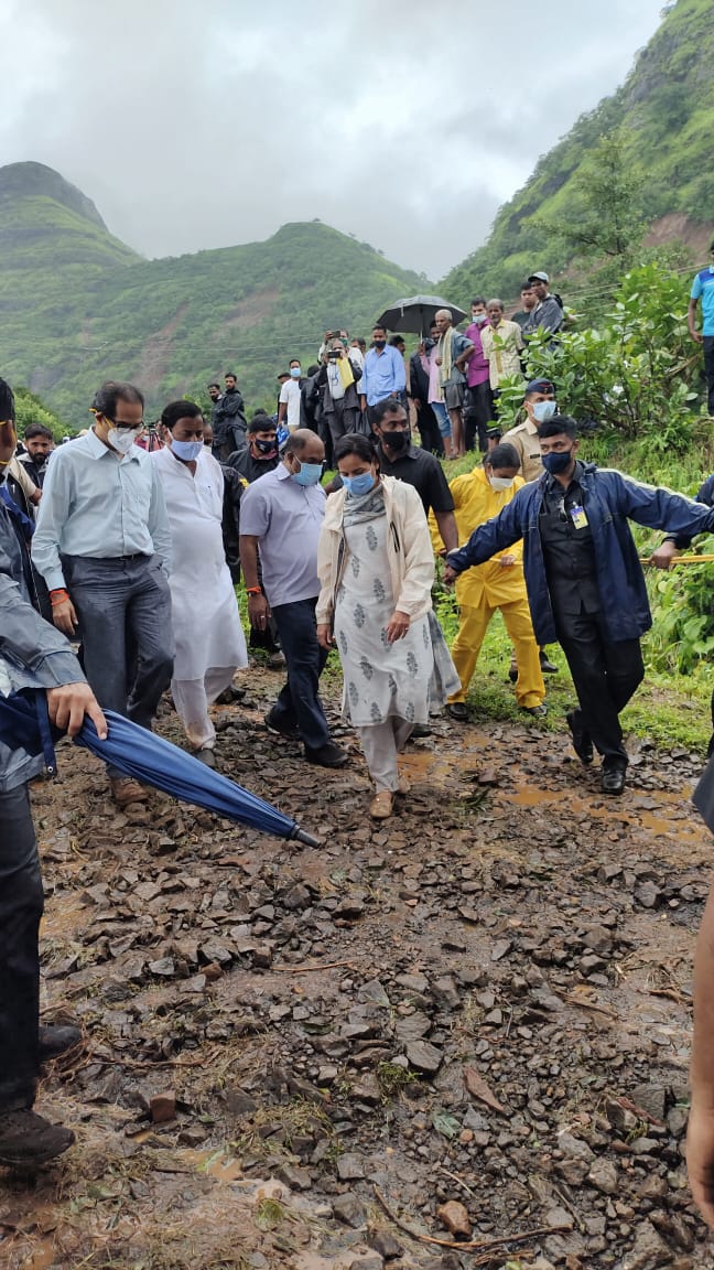 तुम्ही स्वत:ला सावरा, बाकीचं आमच्यावर सोडा, आम्ही सर्वांचंच पुनर्वसन करू; मुख्यमंत्र्यांचा तळीये दुर्घटनाग्रस्तांना धीर