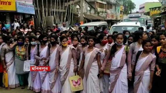 HS Result Controversy: মালদার হবিবপুরে বুলবুলচণ্ডী গার্লস হাইস্কুলে উচ্চ মাধ্যমিকে অকৃতকার্যদের বিক্ষোভ
