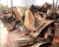 Kestopur Fire: একের পর এক সিলিন্ডার বিস্ফোরণ, কেষ্টপুরে বিধ্বংসী আগুনে ভস্মীভূত ৩১টি অস্থায়ী দোকান