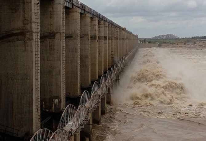 दिल्ली में यमुना का जलस्तर खतरे के निशान से पार, बाढ़ का खतरा बढ़ा, बचाव कार्य से जुड़ी टीमें अलर्ट Delhi Yamuna water level crosses danger mark flood risk increased rescue team alert ann दिल्ली में यमुना का जलस्तर खतरे के निशान से पार, बाढ़ का खतरा बढ़ा, बचाव कार्य से जुड़ी टीमें अलर्ट