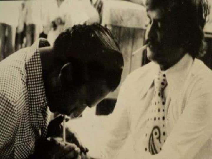 ஜானி படப்பிடிப்பின்போது ரஜினிகாந்துடன், மகேந்திரன்