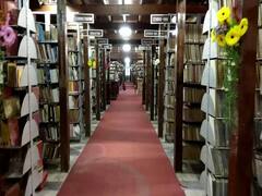 Hathras Police: हाथरस के चांदपा थाने के अंदर चल रही लाइब्रेरी, छात्रों को मिल रही है वाई-फाई के साथ किताब, मैगजीन और अखबार