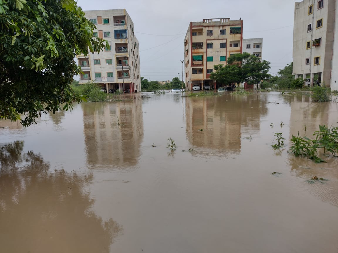 अकोल्यातील 'पूर' : भू माफिया, भ्रष्ट राजकारणी आणि किडलेल्या व्यवस्थेचा 'चिखल