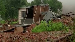 Mahad Flood Landslide : जीव वाचवता वाचवता महाडकरांचे हाल, कुणी घराच्या घतावर, कुणी झाडावर घेतला आसरा