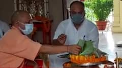 CM Yogi की 'योग साधना', गंगाजल और गन्ने के रस से किया रुद्राभिषेक | ABP Ganga